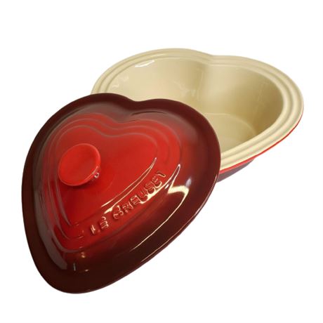 Le Creuset 2.5Q Heart Shaped Stoneware Casserole w/ Lid