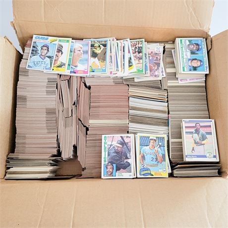 Large Baseball Card Lot