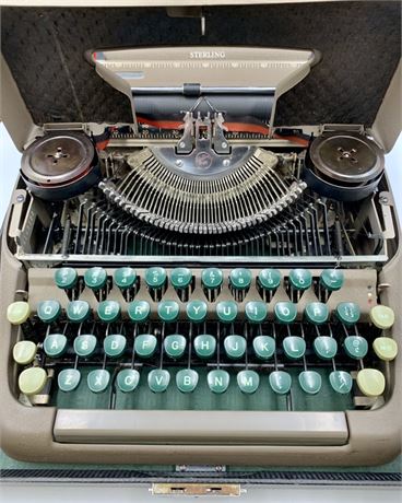 Mid Century Sterling Smith Corona Portable Fawn Beige Metal Typewriter in Case
