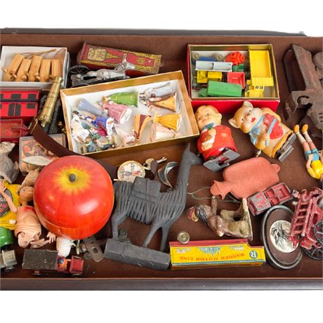 Curiosity & Collectibles Box Lot