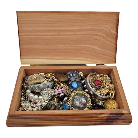 Vintage Costume Jewelry Box Lot 4 of 11
