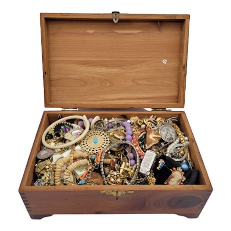 Vintage Costume Jewelry Box Lot 2 of 11