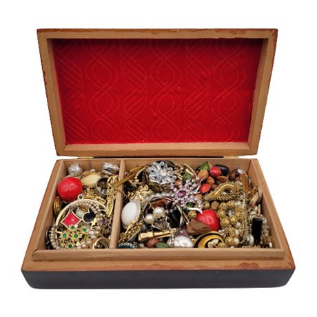 Vintage Costume Jewelry Box Lot 9 of 11