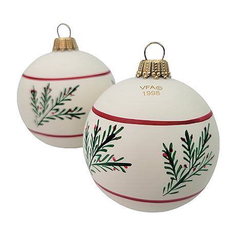 Vaillancourt Folk Art German Glass Ball Ornaments: White w/ Pine Boughs